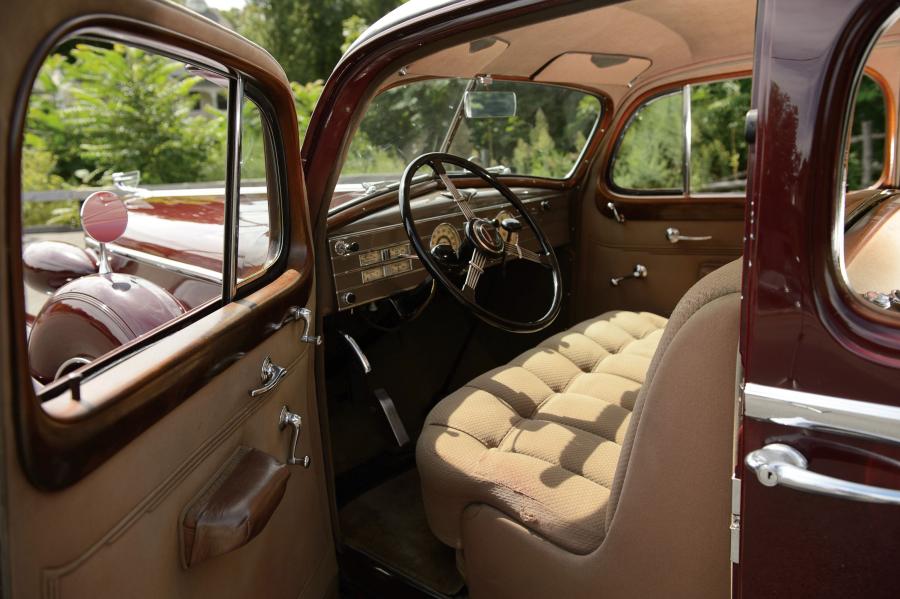  Cadillac Twelve Formal Sedan by Fleetwood 1937 года  (фото 14 из 26)
